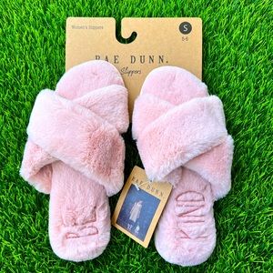 NWT Rae Dun Women’s Ultra Soft Pink Slippers (Size S 5-6)